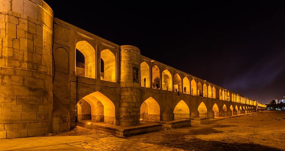 Si-o-se-pol bridge, Isfahan, at night
